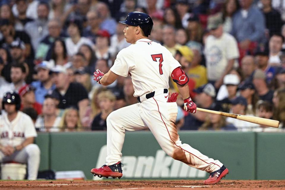 　ロッキーズ戦の４回、右前適時打を放つレッドソックス・吉田（イマジンイメージズ・ロイター＝共同）