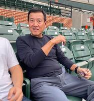 　菅野の登板試合を観戦する巨人前監督の原辰徳氏（共同）