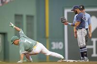 　１回、二塁打を放った吉田（７）＝ゲッティ・共同