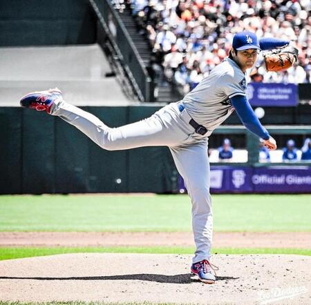 【写真】不振のコンフォートにチームメートは優しい気遣い　肩をモミモミして労うのはムードメーカー