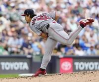 　先発し、４回を３失点だった小笠原（イマジンイメージズ・ロイター＝共同）