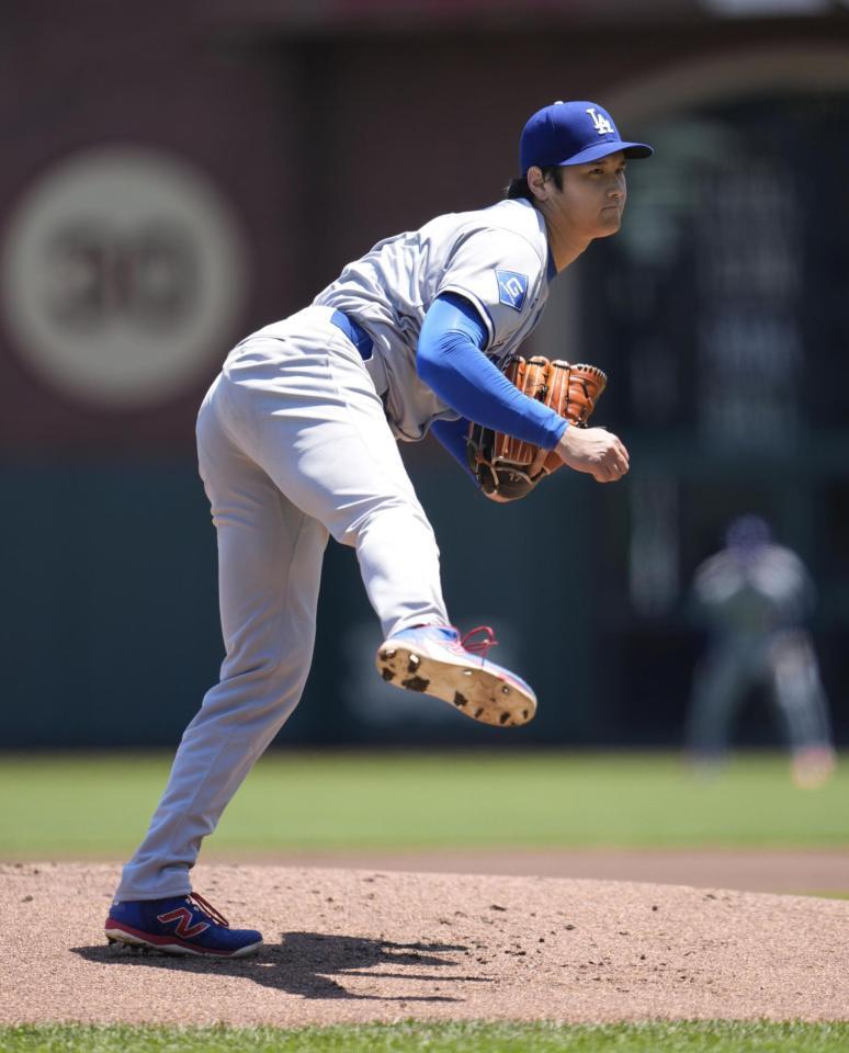 　ジャイアンツ戦に先発登板した大谷（共同）