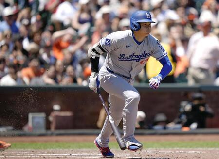 【写真】大谷翔平 右手一本で技あり打!抜群のボディバランス見せた