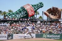 　ジャイアンツ戦に先発したドジャース・山本（共同）