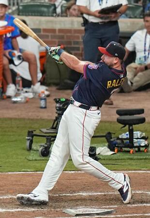 　本塁打競争を制したローリー（共同）