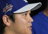 　オールスター戦の前日、記者会見する大谷（共同）