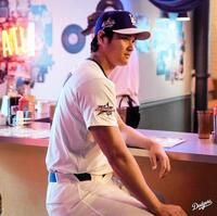 　撮影会でポーズを決める大谷（ロサンゼルス・ドジャース提供）