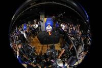 　オールスター戦の前日、記者会見する大谷（魚眼レンズ使用、共同）