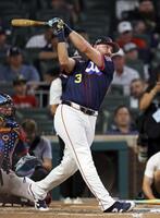 　本塁打競争を制したローリー（共同）