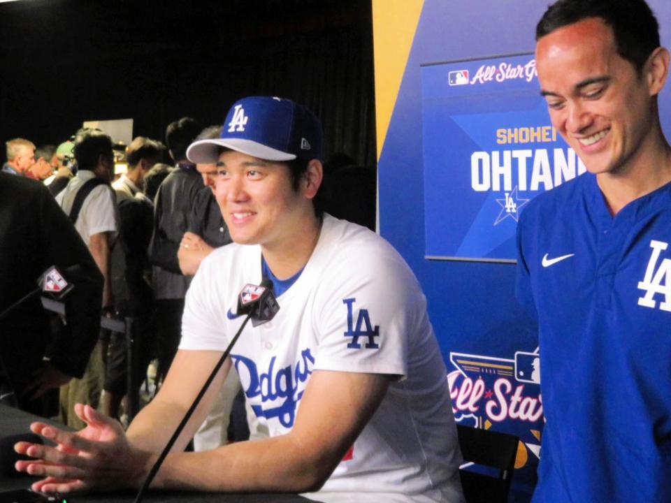 　報道陣の質問に答える大谷（撮影・小林信行）