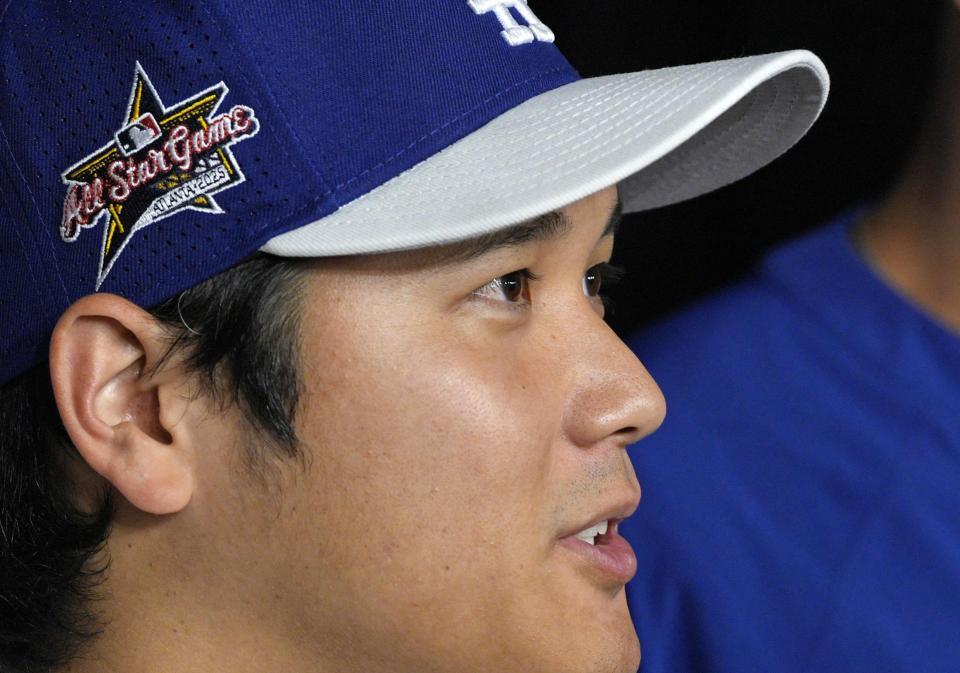 　オールスター戦の前日、記者会見する大谷（共同）