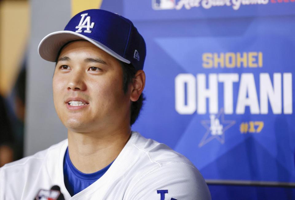 　オールスター戦の前日、記者会見する大谷（共同）