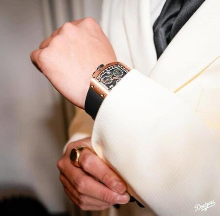 　レッドカーペットの準備を進める山本由伸（ロサンゼルス・ドジャース提供）