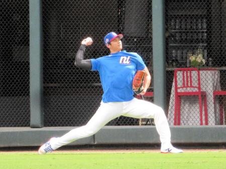 　キャッチボールを行う大谷（撮影・小林信行）