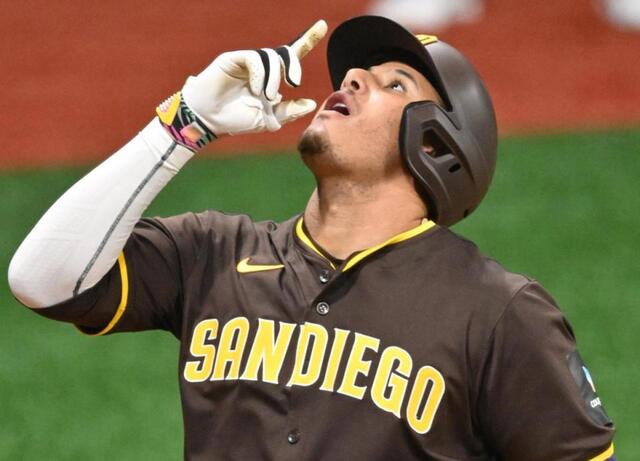 マチャドが見逃し三振に苦笑い ロボット審判判定でボールから覆る