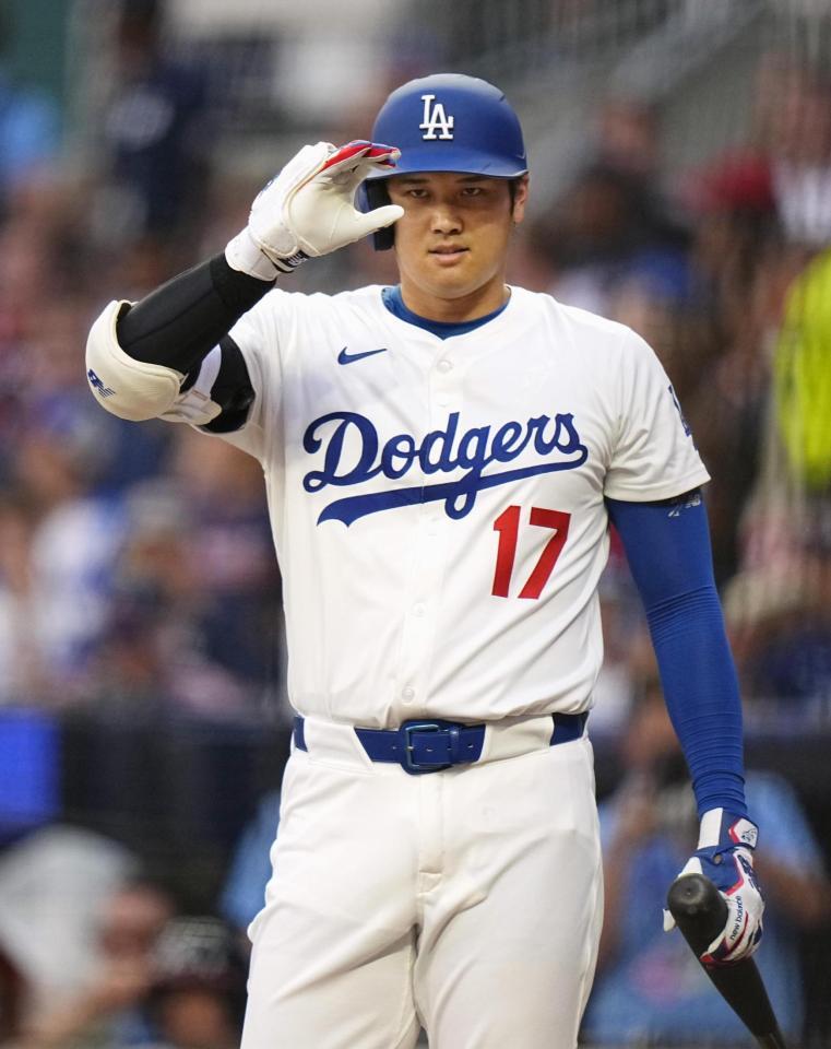 　１回の打席に臨む大谷（共同）