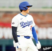 　安打を放ち、笑みを浮かべる大谷（ロサンゼルス・ドジャース提供）
