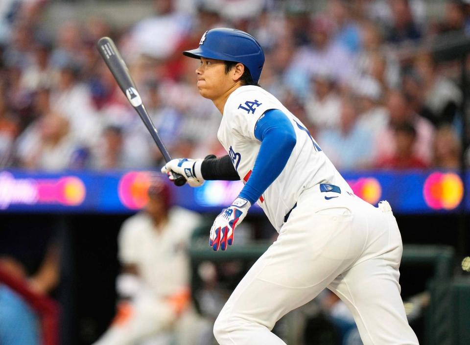 　１回、中前打を放つ大谷（共同）