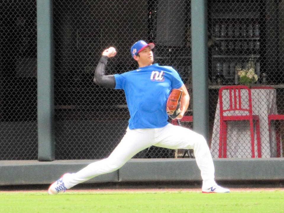 　キャッチボールを行う大谷（撮影・小林信行）