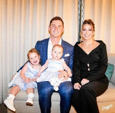 【写真】スミス一家のレッドカーペット→試合観戦スタイルに「愛すべき家族」の声　シャーロットちゃんの髪形