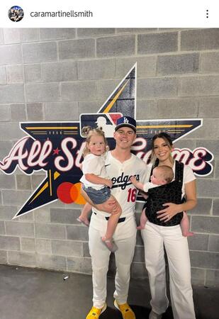 　スミスの妻・カラさんのインスタグラム（ｃａｒａｍａｒｔｉｎｅｌｌｓｍｉｔｈ）より