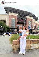 　スミスの妻・カラさんのインスタグラム（ｃａｒａｍａｒｔｉｎｅｌｌｓｍｉｔｈ）より