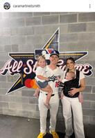 　スミスの妻・カラさんのインスタグラム（ｃａｒａｍａｒｔｉｎｅｌｌｓｍｉｔｈ）より