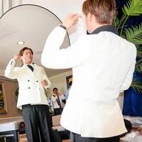 　レッドカーペットの準備を進める山本由伸（ロサンゼルス・ドジャース提供）