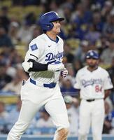 　ブルワーズ戦の９回、左飛に倒れたドジャース・大谷。４打数無安打に終わった（共同）
