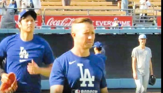 　大谷と交流後、満足そうな笑みを浮かべるミジオロウスキー（撮影・小林信行）