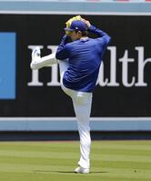 　キャッチボールする佐々木（共同）