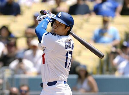 　ブルワーズ戦の３回、３４号２ランを放つドジャース・大谷（共同）