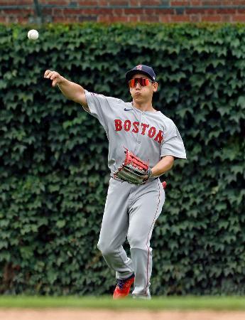 　カブス戦で左翼の守備に就いたレッドソックス・吉田＝シカゴ（共同）