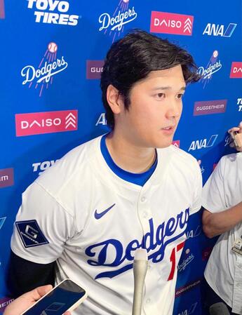 　試合後、取材に応じた大谷翔平（撮影・小林信行）