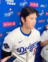 　試合後、取材に応じた大谷翔平（撮影・小林信行）