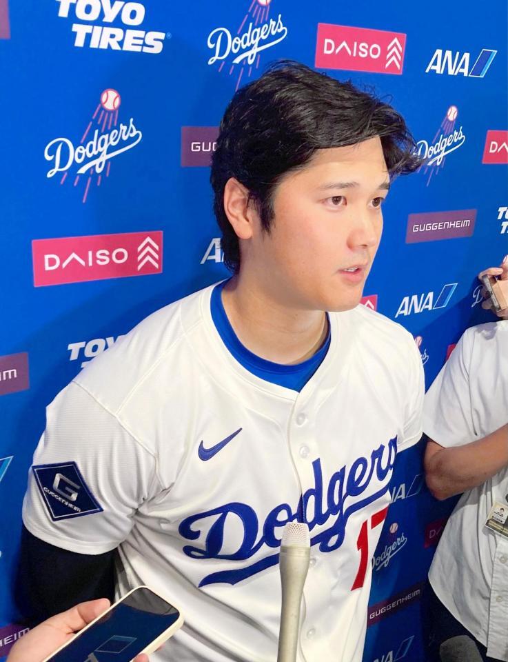 　試合後、取材に応じた大谷翔平（撮影・小林信行）