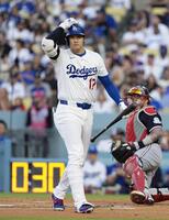 　１回、三振に倒れる大谷（共同）