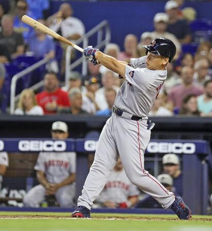 Ｒソックス連敗ストップ　吉田正尚は反撃の口火となる二塁打　延長十一回にナルバエスが決勝２ラン　ファンに当たってグラウンドに落ちるも判定変わらず