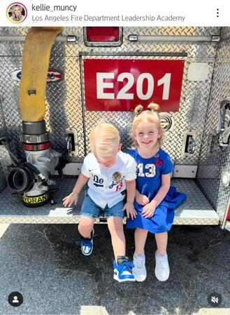 　マンシーの長女ソフィちゃんと長男ワイアット君。ケリー・マンシーさんのインスタグラム（ｋｅｌｌｉｅ＿ｍｕｎｃｙ）より