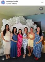 　ドジャース奥さま会の公式インスタグラム＠ｌａｄｏｄｇｅｒｗｉｖｅｓより