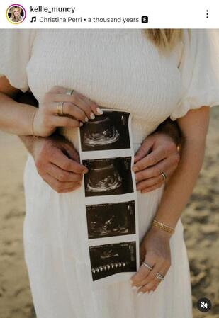 　ケリー・マンシーさんのインスタグラム（ｋｅｌｌｉｅ＿ｍｕｎｃｙ）より