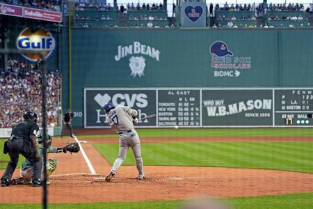 　３回、右前打を放つ大谷（共同）