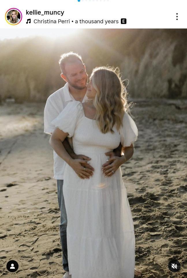 　ケリー・マンシーさんのインスタグラム（ｋｅｌｌｉｅ＿ｍｕｎｃｙ）より