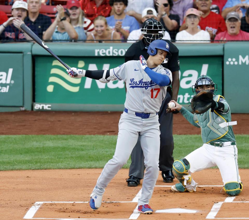 　１回、空振り三振に倒れた大谷（共同）