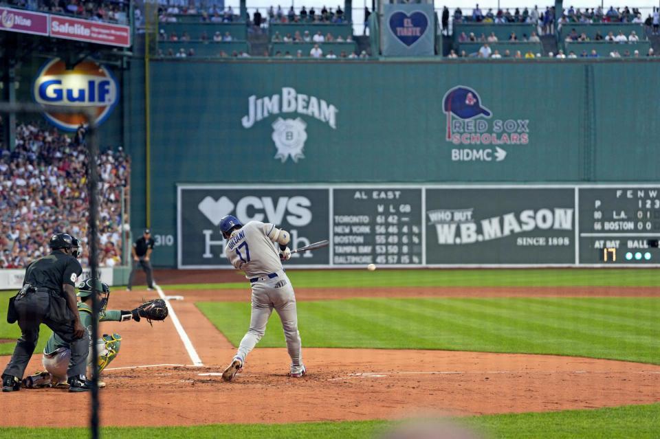 　３回、右前打を放つ大谷（共同）