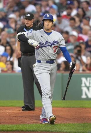 　２回、空振り三振に倒れた大谷（共同）