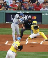 　１回、38号となる先頭打者本塁打を放つ大谷。投手クロシェット（共同）