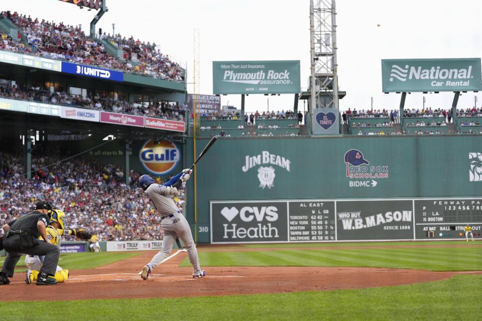 　１回、38号となる先頭打者本塁打を放つ大谷（共同）