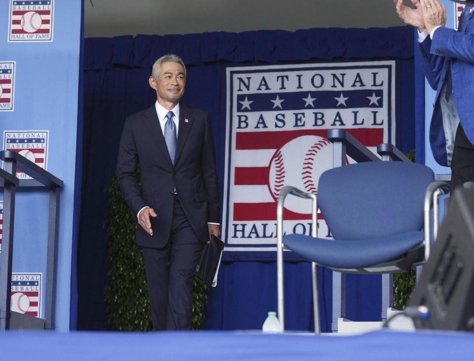 　米国野球殿堂入りの表彰式典に登場したイチローさん（共同）