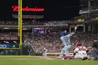 　７回、空振り三振に倒れる大谷（共同）